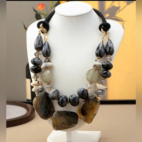 Vintage Double Layered Elegant Black and Gold Beaded Necklace - Picture 4 of 5